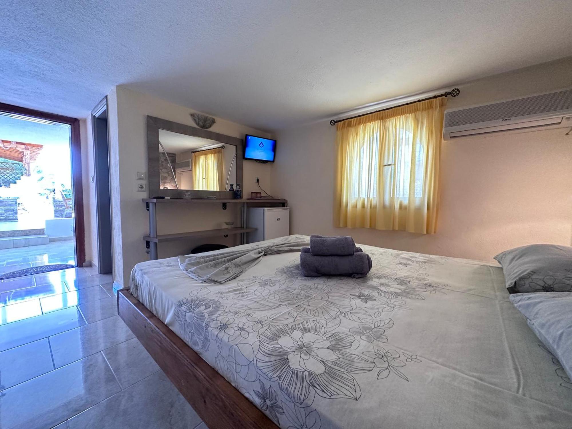 The Flower Apartments Toroni Exterior photo